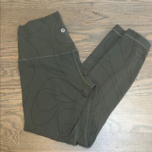 Lululemon Align HR Pant 25” Scripted Yogo Army Green/Dark Olive / Size 4